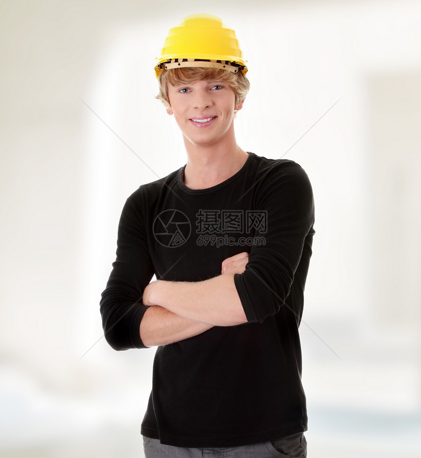 穿黄色头盔的青年散工劳动建设者建筑师员工领班修理工建筑学安全帽建造工作图片