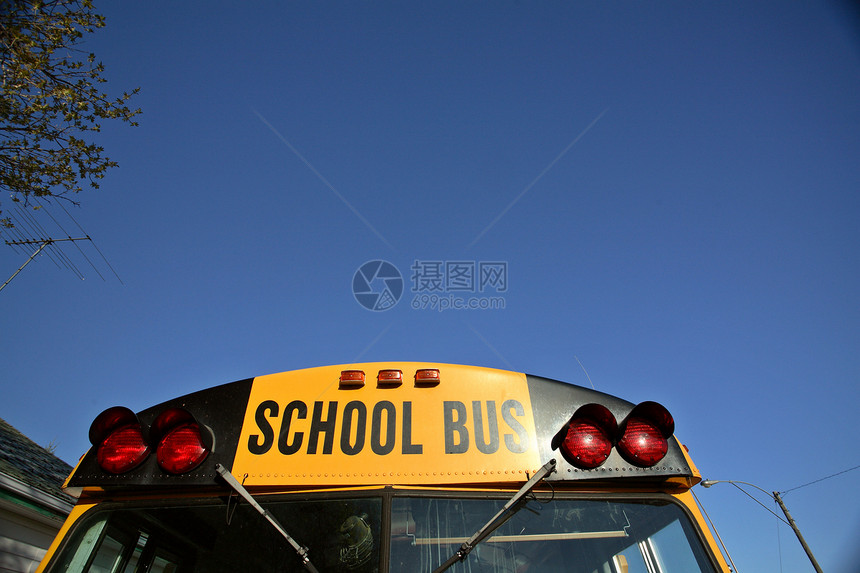 车停在萨斯喀彻温Crane山谷的校车橙子乡村国家旅行城市农村公共汽车大草原运输风景图片