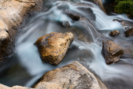 落岩瀑布瀑布艺术岩石摄影水雕背景图片