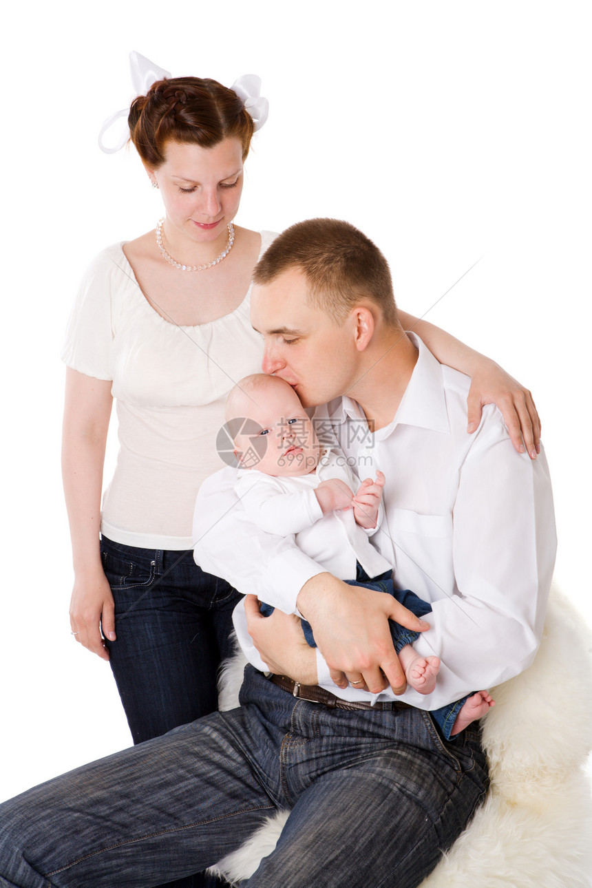 幸福家庭男人后代女士微笑拥抱新生妻子孩子说谎儿子图片