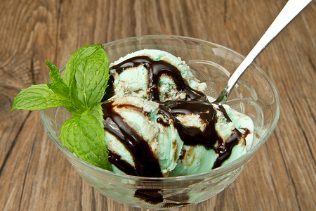 冰薄冰叶子薄荷绿色甜点巧克力奶制品奶油奶油状小枝食物背景图片