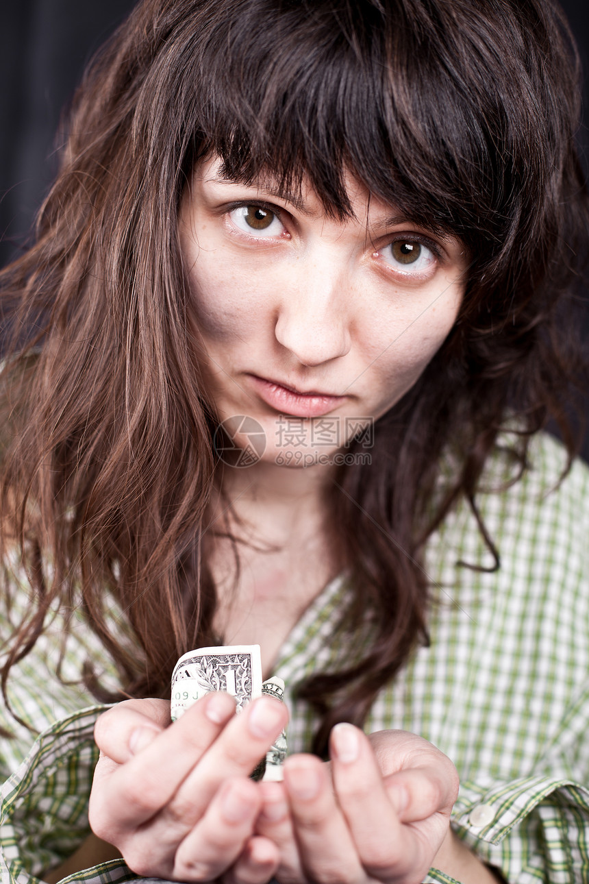 年青女乞行青年妇女经济女孩机构货币成人苦难硬币贫困流浪汉社会图片