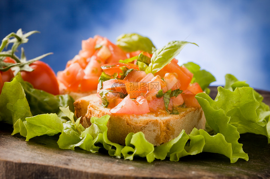 开胃菜美食鳀鱼沙拉洋葱食物零食图片
