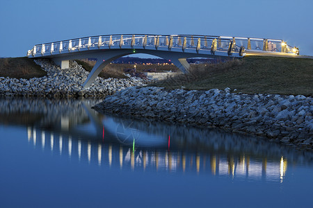 密尔沃基湖边的小桥高清图片