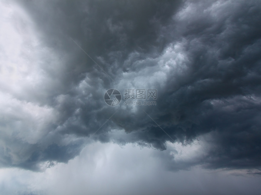 暴云力量原野风暴气象灰色雷雨破坏性警告气候图片