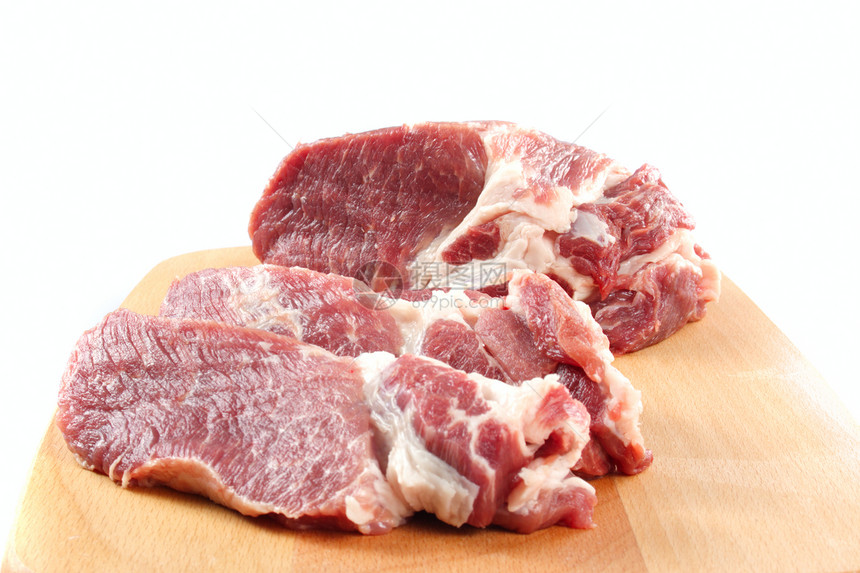 原生肉类食物牛扒肌肉烹饪粉色猪肉白色脖子牛肉木板图片