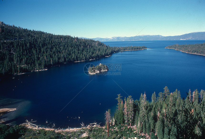 加利福尼亚Tahoe湖Emerald湾图片