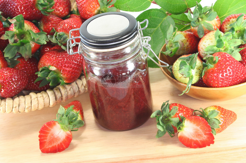 草莓果酱维生素收成果味营养浆果篮子玻璃点差水果装罐图片