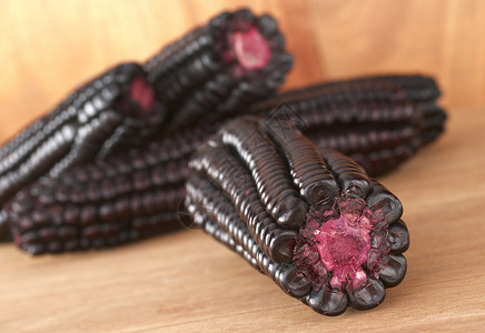 紫红玉米照片玉米蔬菜棒子水平食物背景图片