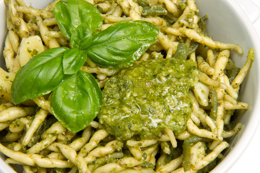 带害虫的意大利面粉面条午餐绿色摄影美食草本植物健康食物小品香蒜图片