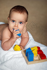 带有砖瓦的婴儿米色小孩白色砖块智力垫子开发游戏积木背景图片