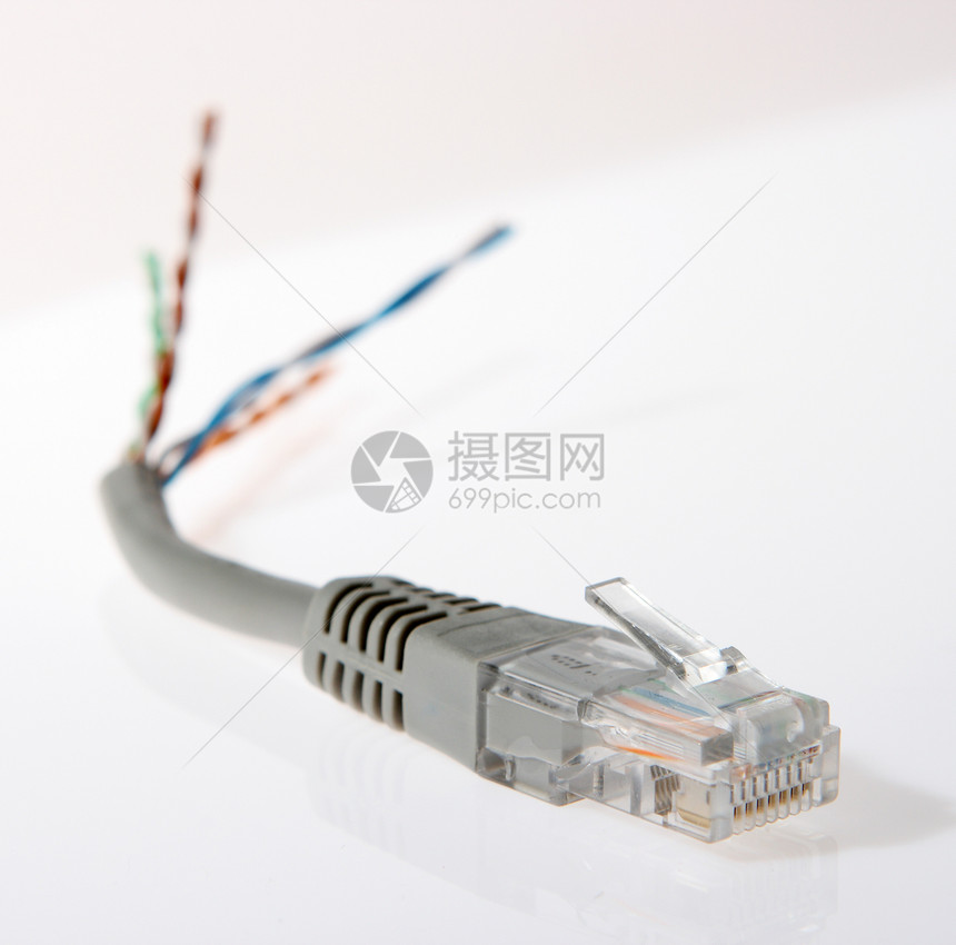 网络电缆特写 白色上贴有线电视插头技术信息金属电子电脑设备数据世界商业图片