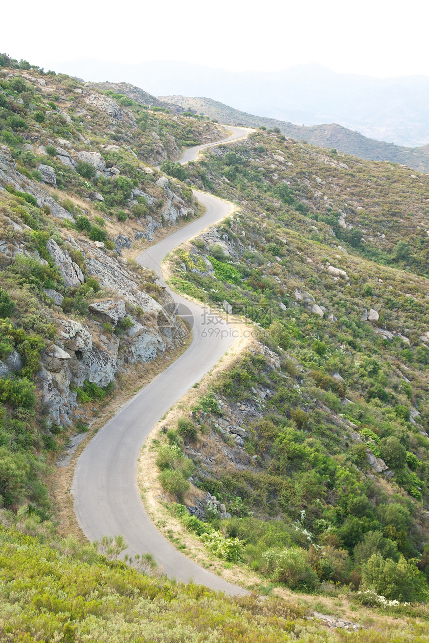 扭曲山山路图片