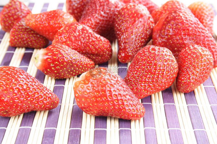 新鲜草莓红色宏观营养活力甜点脆弱性水果早餐肉质食物图片