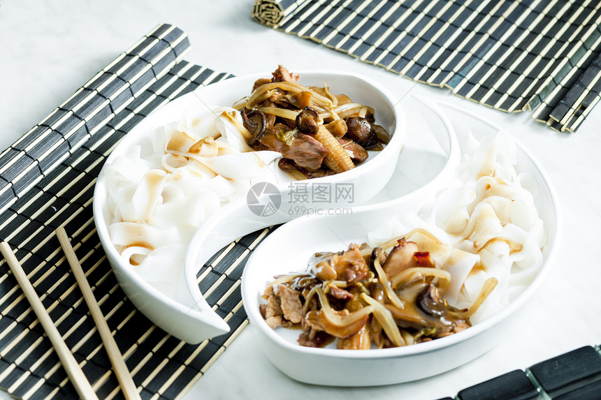 家禽肉 玉米和大蘑菇营养盘子美食静物筷子食物图片
