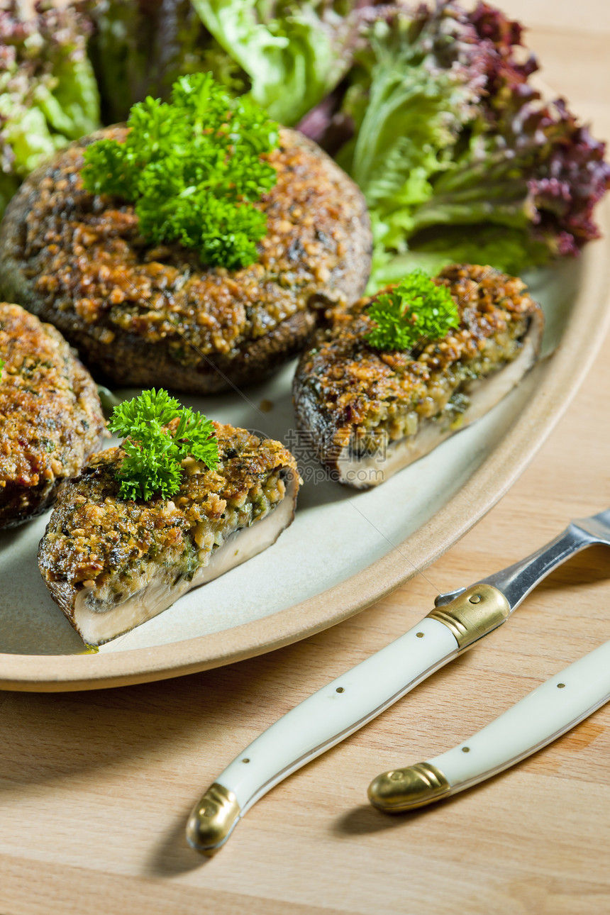 含花生混合物的烤玉米饼静物食物香菜营养美食盘子图片