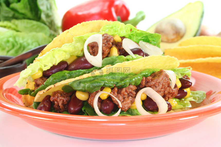 墨西哥有土牛肉的墨西哥玉米饼蔬菜牛肉食物辣椒玉米小吃乡村盘子专业图片