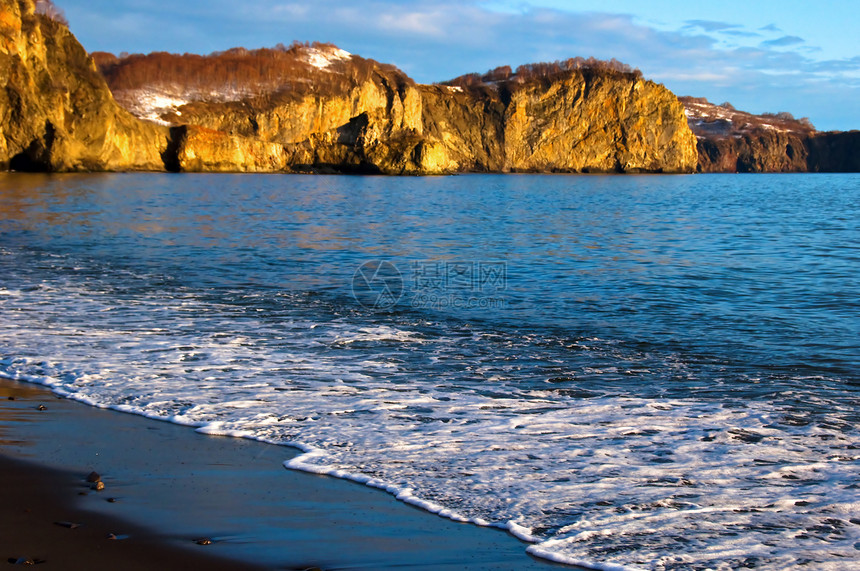 海湾岩石季节假期旅游旅行波浪天空海岸线地球大海图片