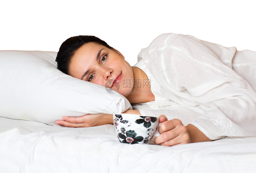 妇女躺在床上福利杯子微笑美丽女士女孩闲暇女性享受咖啡图片