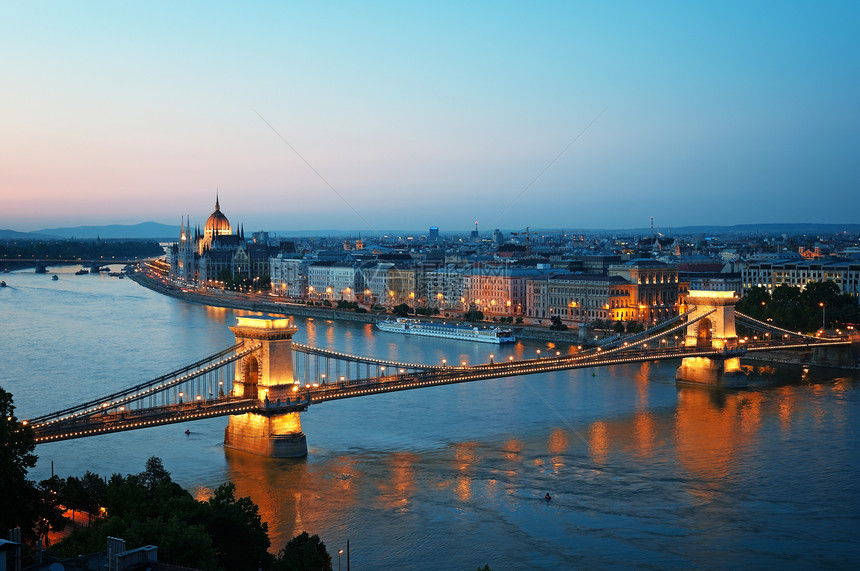 晚上布达佩斯天际链桥外观假期结构进程旅行地方建筑日落饱和色图片