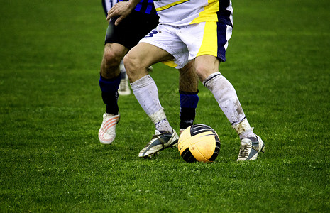 在足球比赛中保护球赛 Name运动男人竞赛乐趣守门员玩家联盟运球游戏背景图片