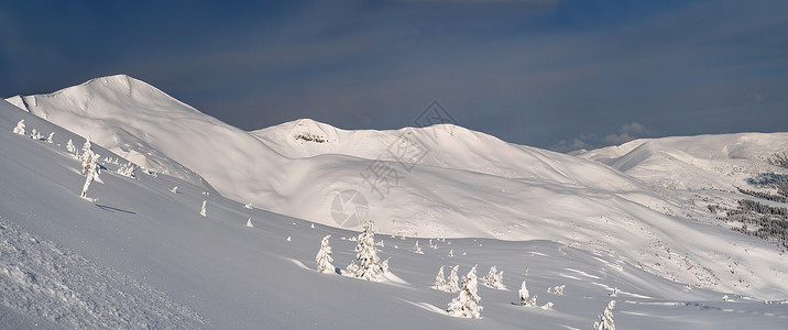 山区美丽的冬季风景 山中美丽的冬天风景高地顶峰全景天气旅行寒意环境季节悬崖阳光霜高清图片素材