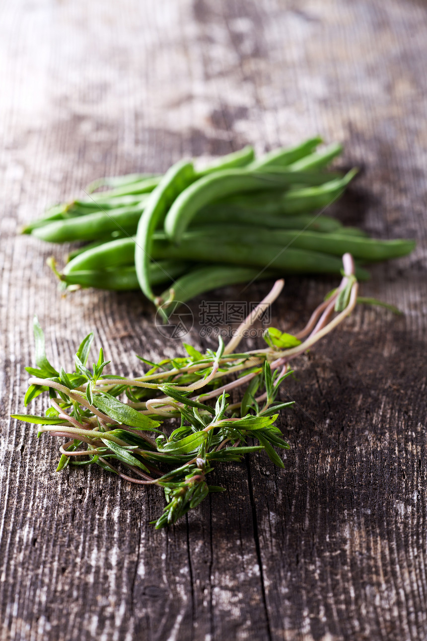 法国大豆和木材上的夏香菜豆子生产蔬菜绿色食物杂货店团体细绳烹饪青菜图片