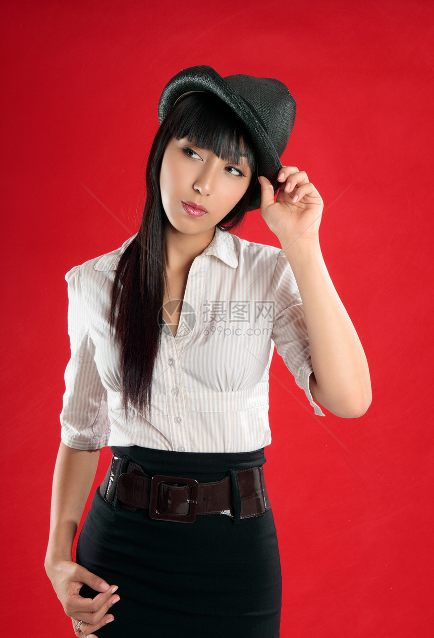青年妇女衬衫女士腰带长发冒充帽子衣服女性裙子女性化图片