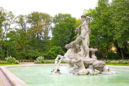 三叉戟海王星雕塑神话艺术地标雕像上帝广场男人植物园背景