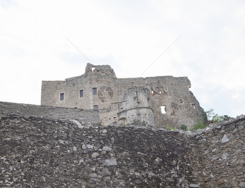 卡斯特勒韦奇奥迪罗卡巴尔贝纳城市全景城堡中心废墟教会天际图片