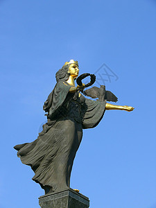 保加利亚索非亚圣索菲亚纪念碑天空雕塑艺术文化纪念馆雕像青铜猫头鹰蓝色城市背景图片