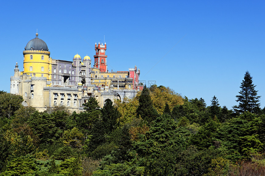 佩纳城堡蓝色世界遗产历史地标建筑全景爬坡道黄色遗产图片