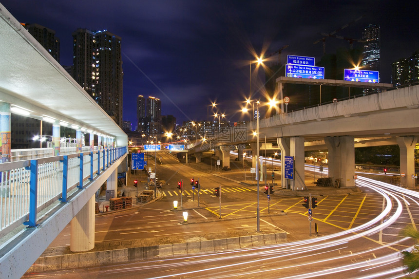 夜间城市交通场景天际驾驶旅游天空商业景观生活办公室市中心图片