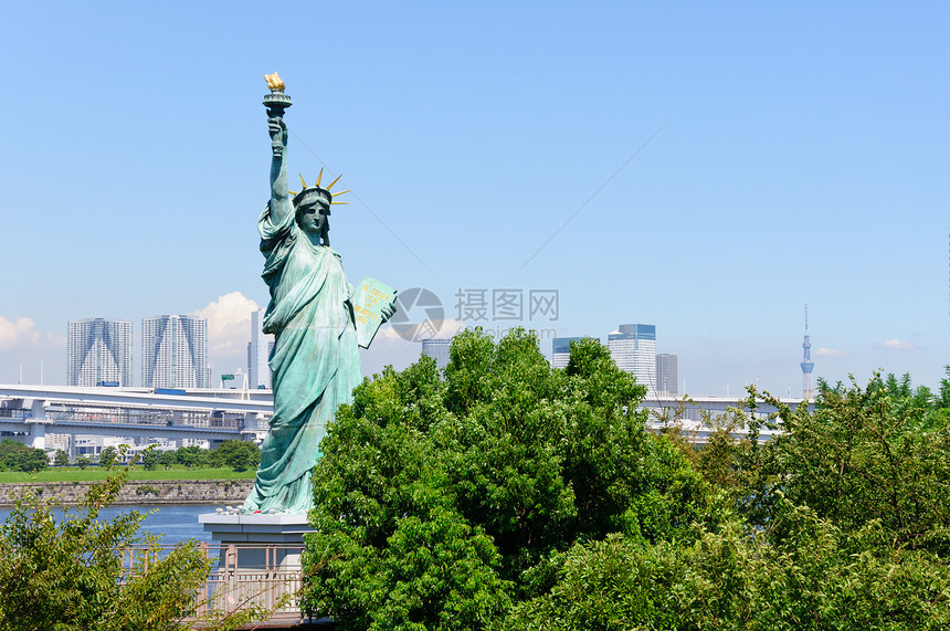 自由神像和东京天桥观光景观旅行设施港区城市市中心旅游摩天大楼游客图片