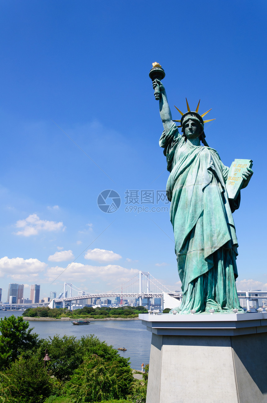 自由神像和东京天桥码头城市旅行旅游港口摩天大楼观光副中心景观游客图片