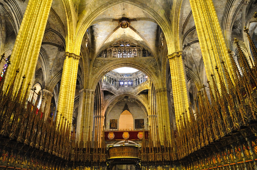 西班牙巴塞罗那教会建筑风景玻璃大教堂街道观光彩色文化遗产世界遗产图片