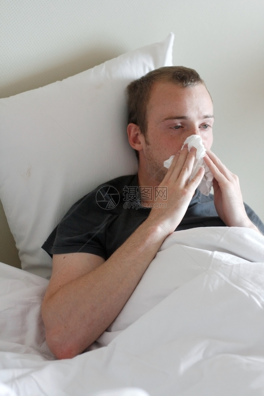 一个得了流感的人过敏症状组织疾病手帕保健感染花粉咳嗽疼痛图片