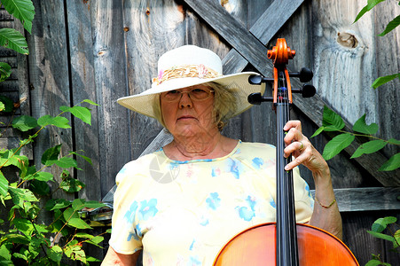 女大提琴手独奏声学字符串音乐家音乐成人大提琴乐器背景图片