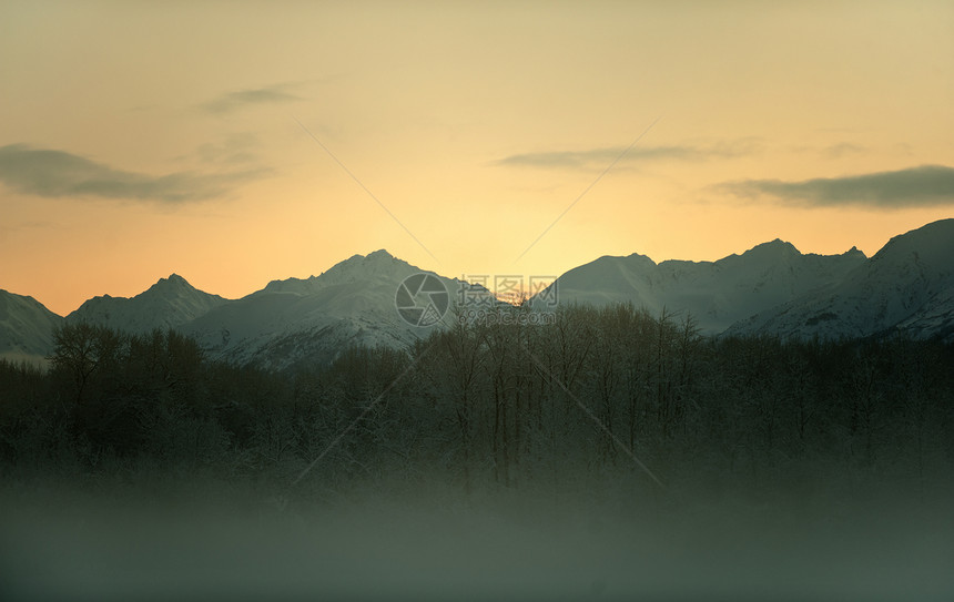 Chilkat山谷被雪覆盖日出荒野全景旅行日落天空野生动物季节环境气候图片