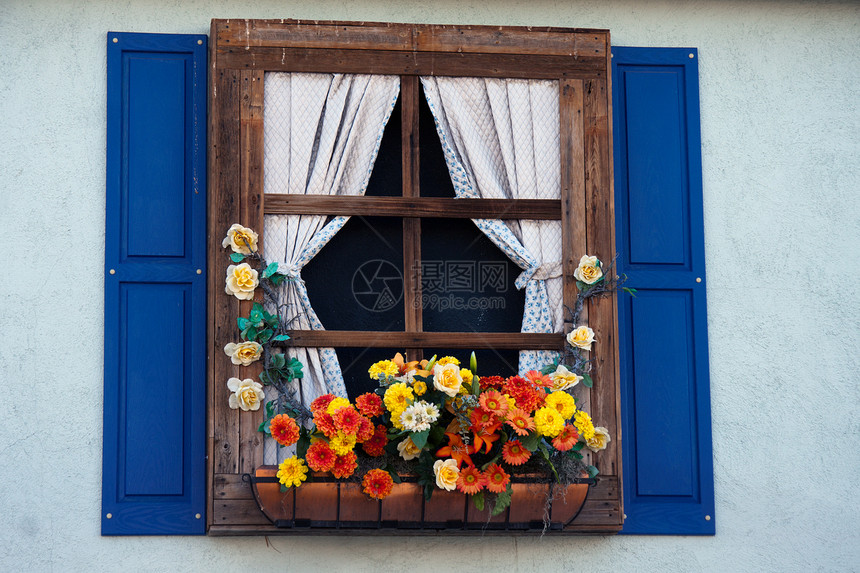 带有花花的国别风格窗口盒子窗户框架建筑窗帘旅游正方形播种机玻璃快门图片
