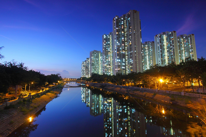 香港市中心天水维夜里房子财产蓝色景观民众城市住宅市中心场景家庭图片