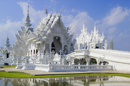 现代的泰国雕塑 清莱白色背景图片