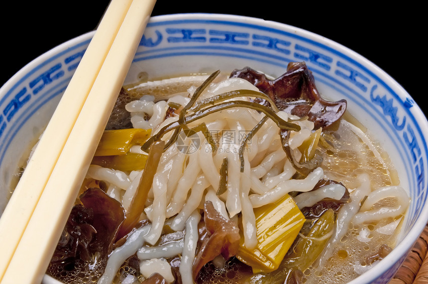 中国面汤宏观烹饪挂面产品食物厨房小吃小麦盘子晚餐图片