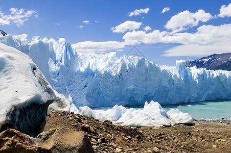 阿根廷佩里托莫雷诺冰川旅行公园岩石顶峰环境融化生态国家天空雪崩安第斯山脉高清图片素材