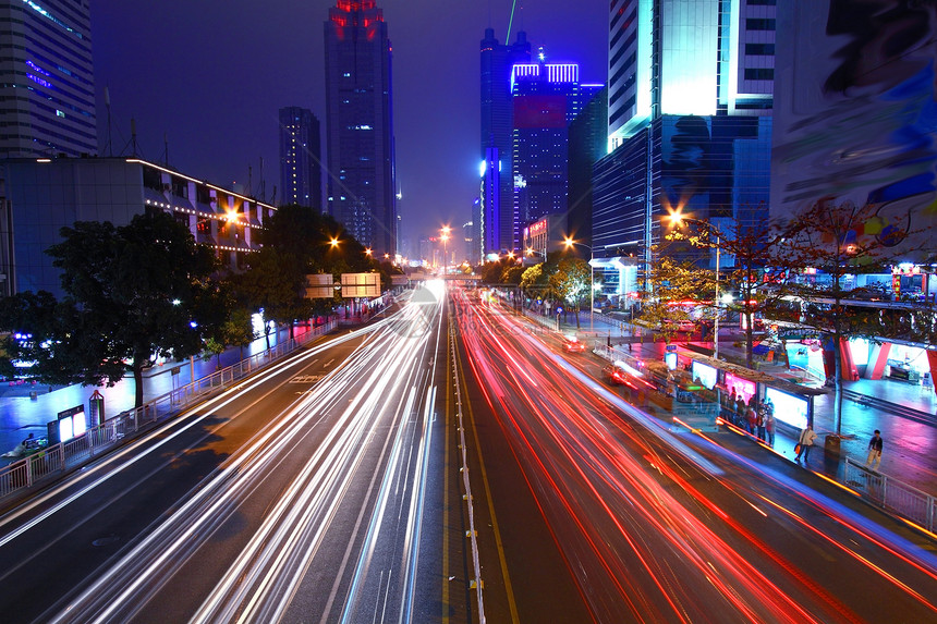 深圳市中心晚上的交通往来小径蓝色街道公共汽车场景旅行戏剧性城市商业汽车图片