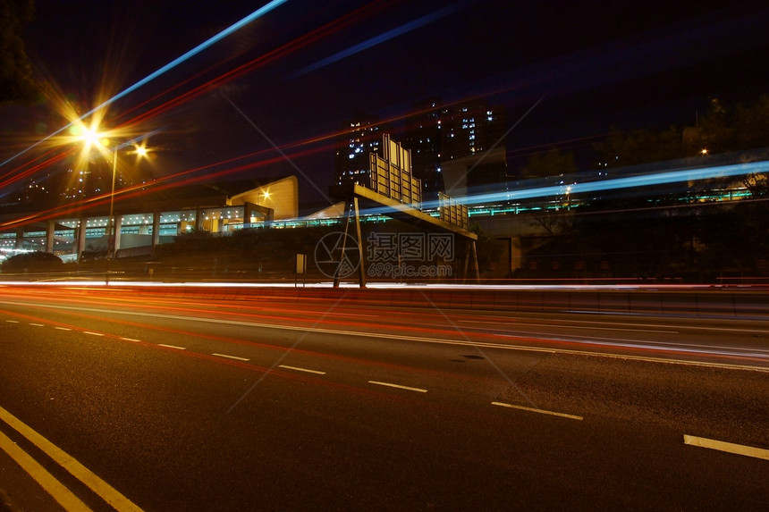 现代城市 夜间交通黑暗旅行车道地标游客建筑天桥建造立交桥路面图片