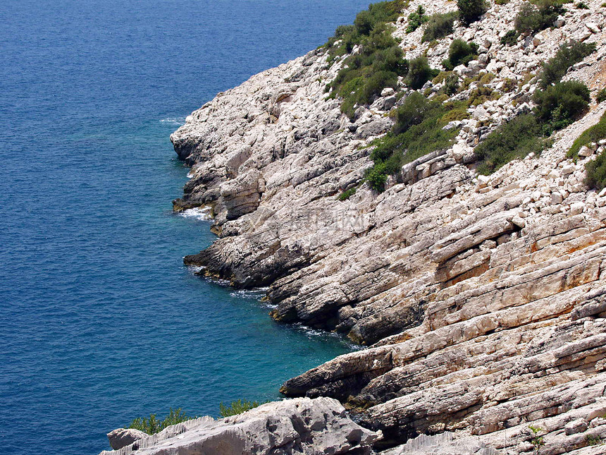 落岩海滩支撑风景海湾旅游太阳石头蓝色岩石海景边缘图片