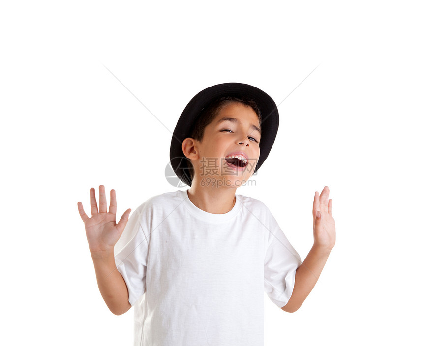 男孩用黑帽子的手势 白上孤立男性冒充孩子帽子男生工作室乐趣压力童年快乐图片