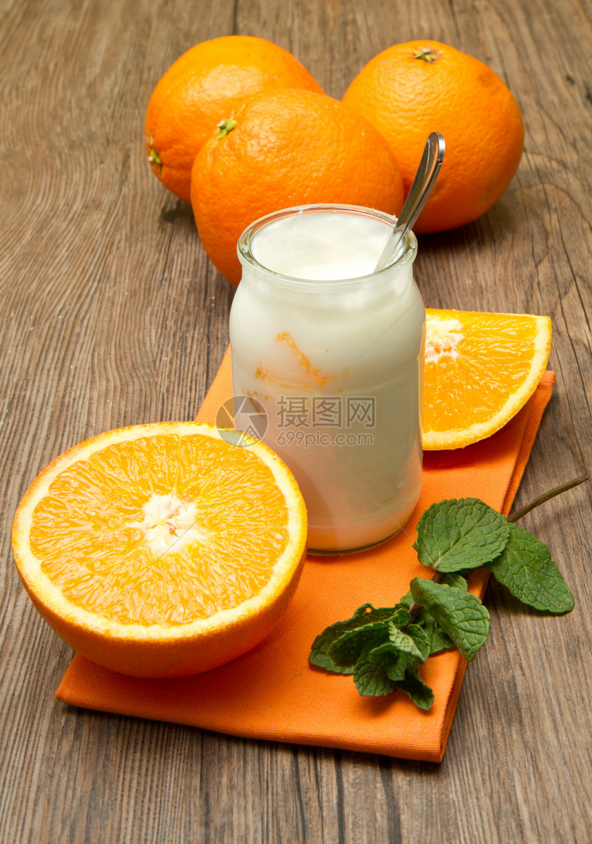 含橙酸酸奶粉色叶子牛奶奶油食物饮食味道橙子水果甜点图片
