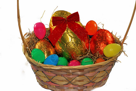复活节鸡蛋篮红色巧克力篮子丝带塑料背景图片